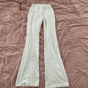 Aritzia TNA yoga pants